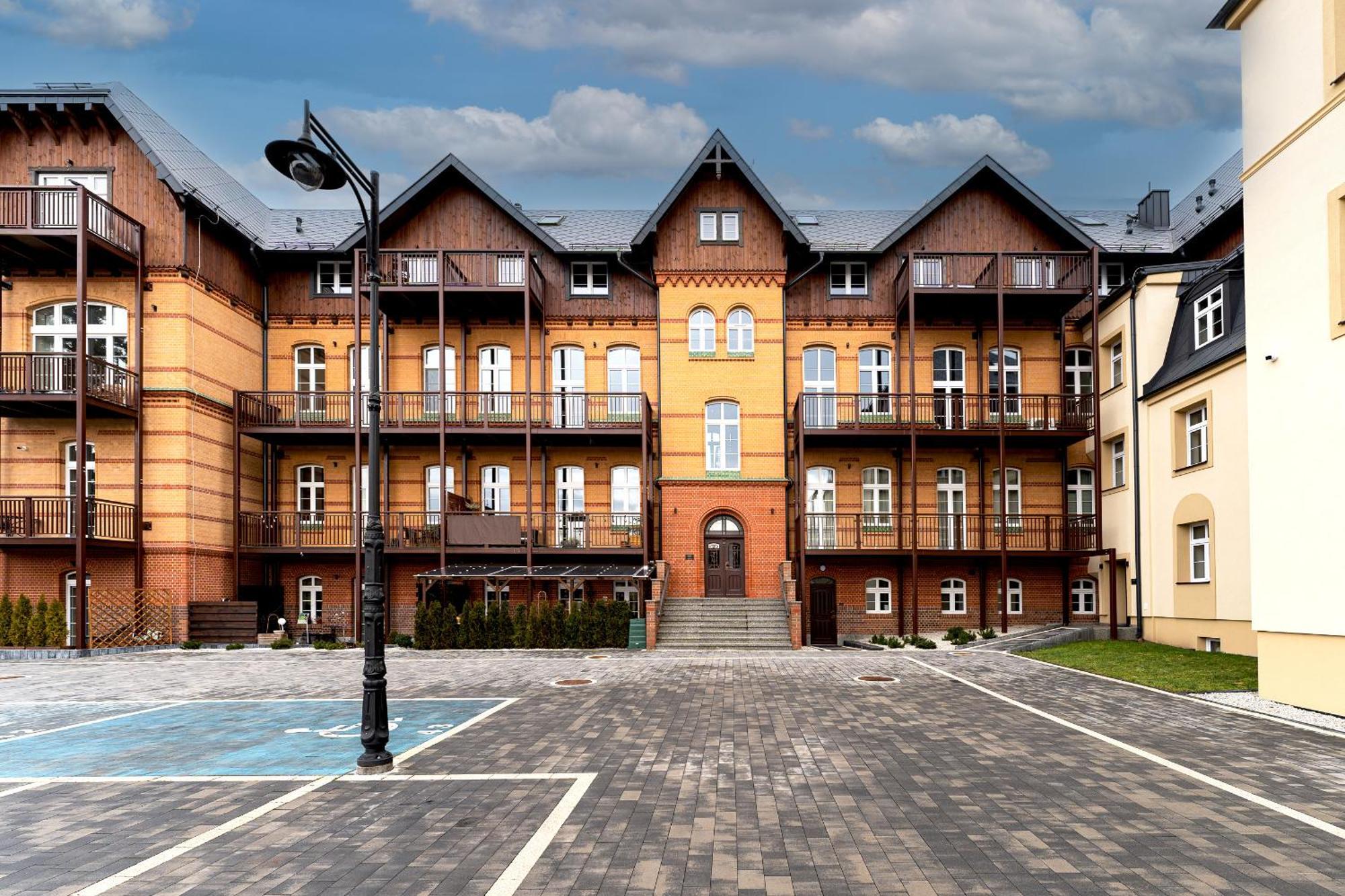 Apartament Inspirujacy - Z Prywatnym Monitorowanym Parkingiem - 4 Osobowy - Space Apart Еленя-Гура Экстерьер фото